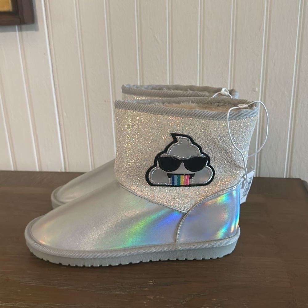 The Childrens Place Sz 5 Y Chalet Boots Faux Fur Lined Silver Holographic Emoji - Picture 8 of 15